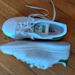 Boys Size 5 Stan Smith Adidas